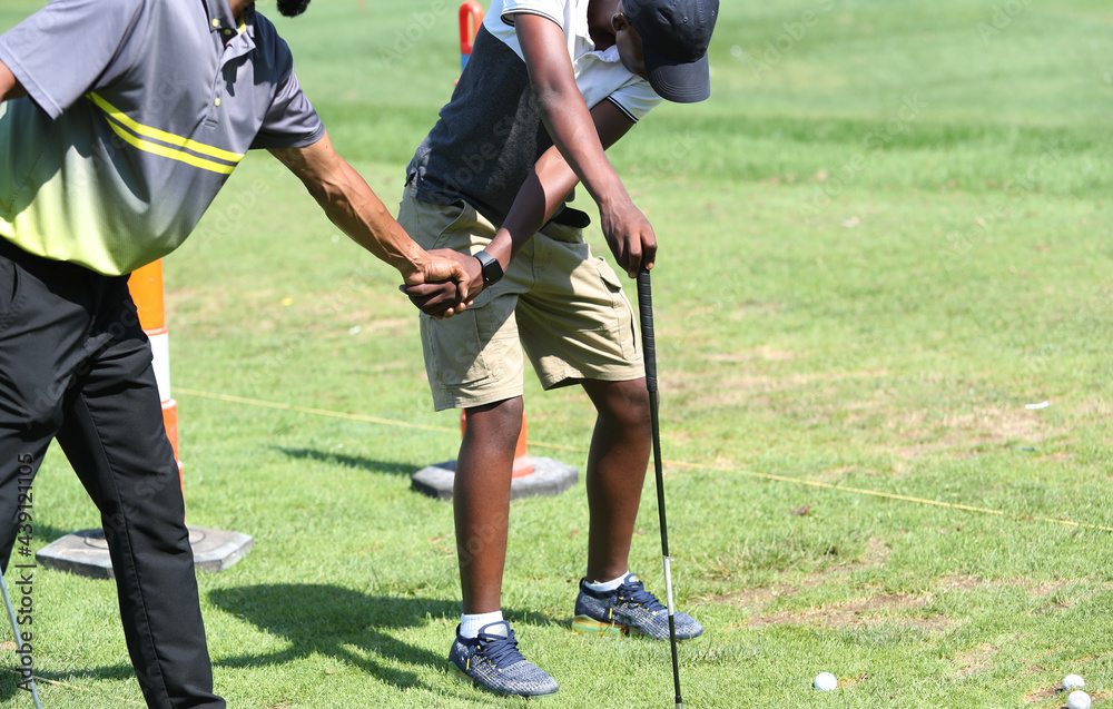 Obraz premium golf instruction to African American