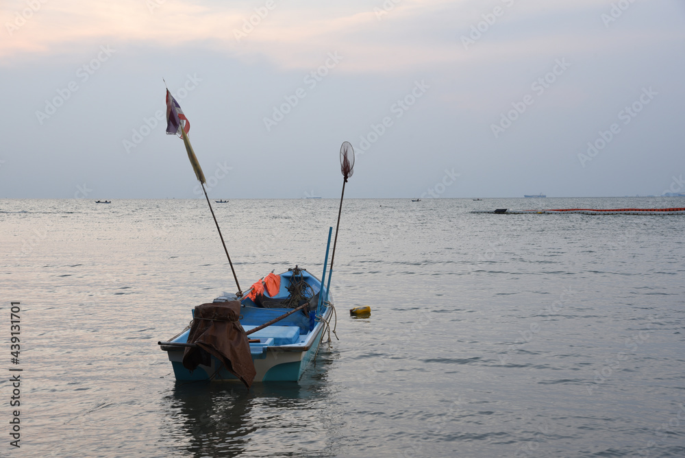 Naklejka premium Fischer bei Sonnenuntergang, Thailand