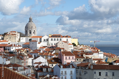 Vue sur Lisbonne depuis le mirador de Santa Luzia photo