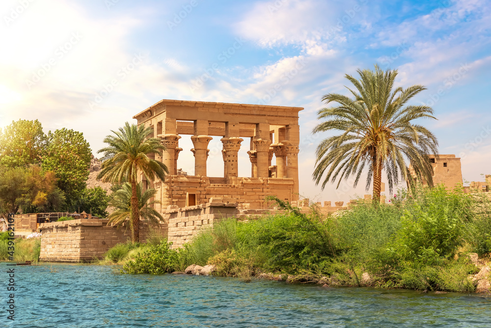 Obraz premium Philae island in the Nile and Trajan's Kiosk, Aswan, Egypt