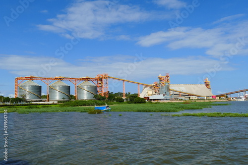 Silos for soy and bran storage at the port of the Amazon city of Santarém, state of Pará, Brazil. © juerginho