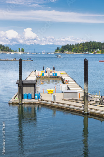 Traveler who waits on the platform, in Nanaimo, for the arrival of the plane for a destination towards the west coast, Vanvouver, Seatle, or Balla Bala. photo
