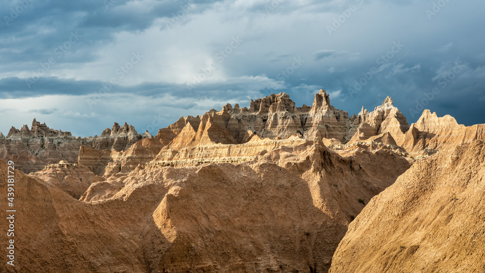 Fototapeta premium Stormy weather as Badlands National Park - overlook