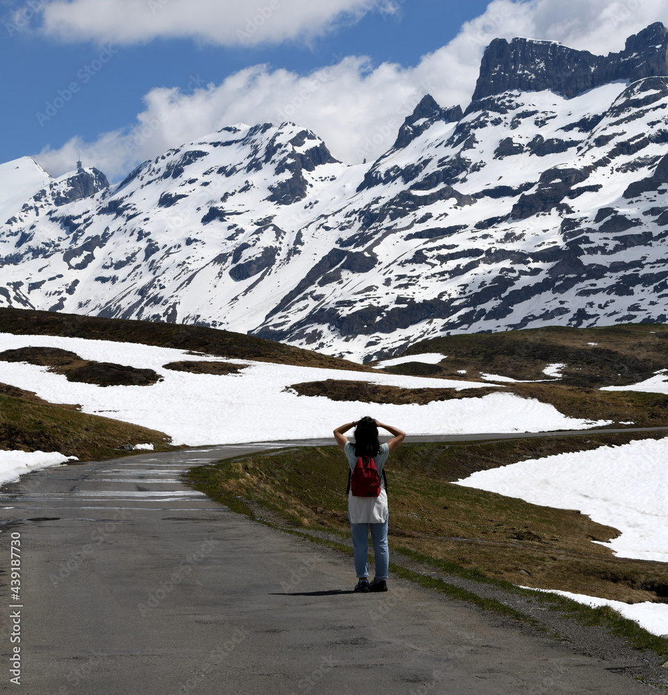 Obraz premium Melchsee-Frutt, neige, montagne, paysage, montagne, ciel, glacier, nature, été, alpes, lac, glace, panorama, pic, rocher, voyage, bleu, froid, nuage, val, alpestre, champ, haute, nuage, vue, europe, s