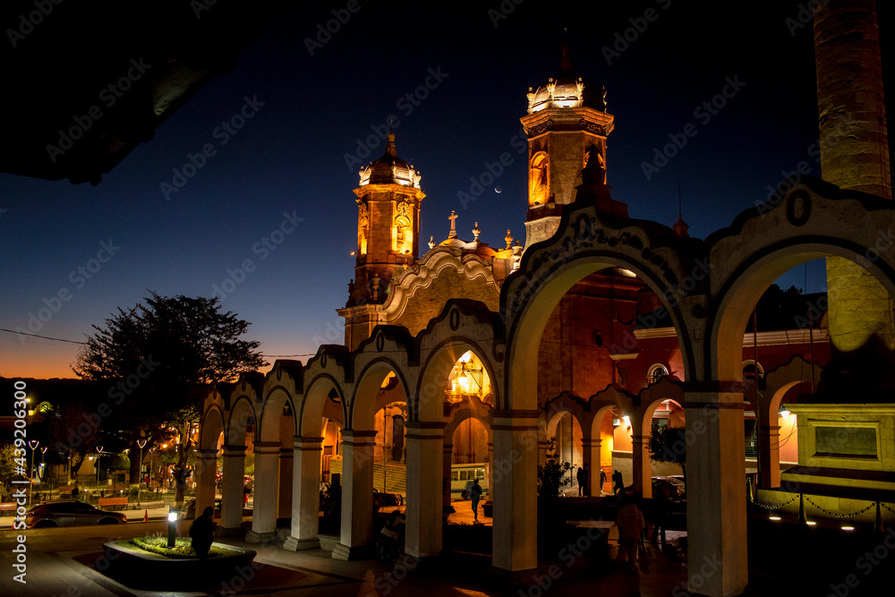 

Catedral Santa Basílica
Villa Imperial de Noche
Potosí Bolivia
