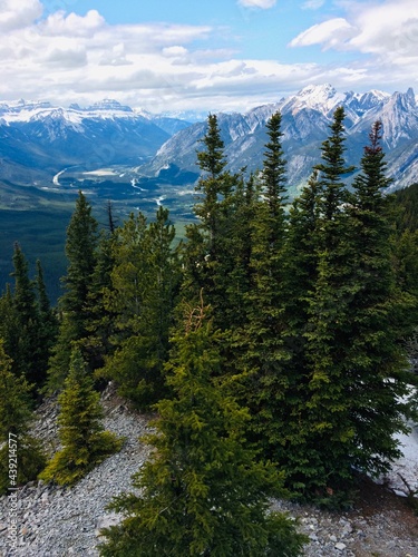 Obraz na płótnie Stunning views of Banff National Park from Sulfur mountain ridge w salonie