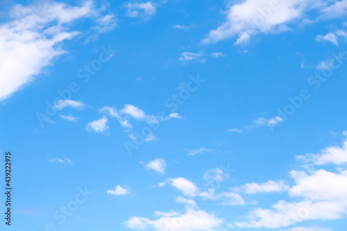 Summer cloud on vast bright blue sky background with space