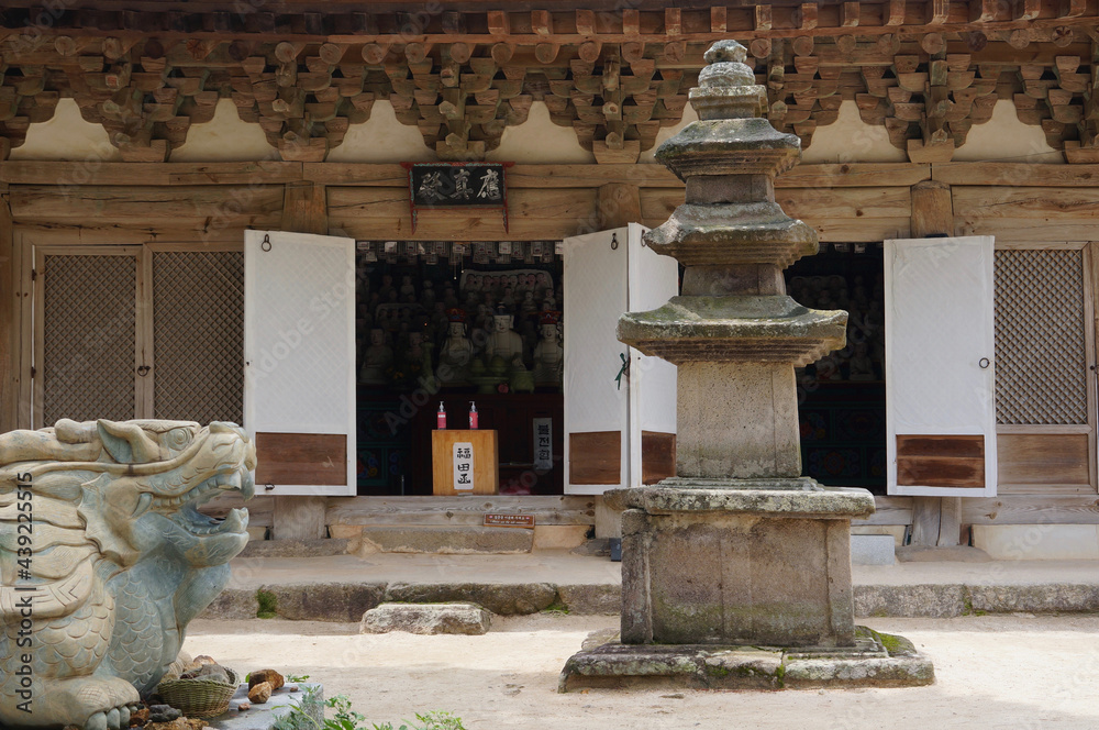 stone lion and stone pagoda