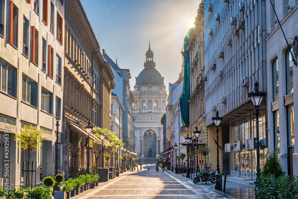 Obraz premium Budapest Hungary, city skyline at Zrinyi Street and St. Stephen's Basilica