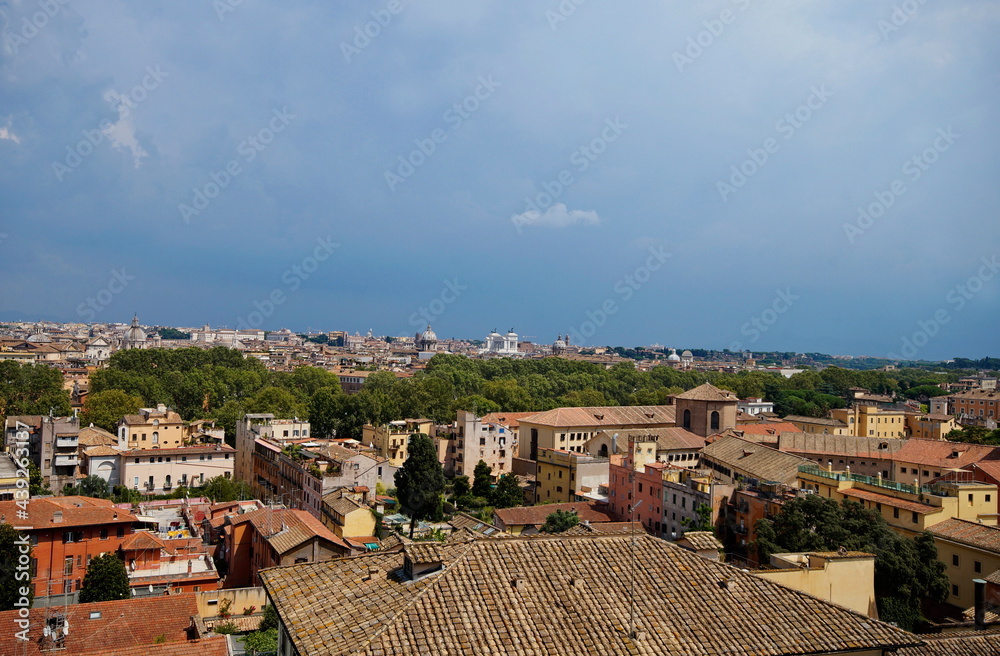 Obraz premium View of the city of Rome from Passeggiata del Gianicolo