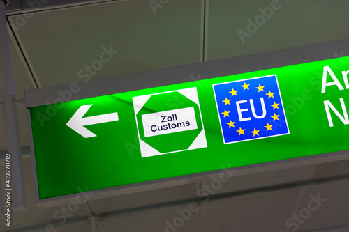Green customs sign at German Airport