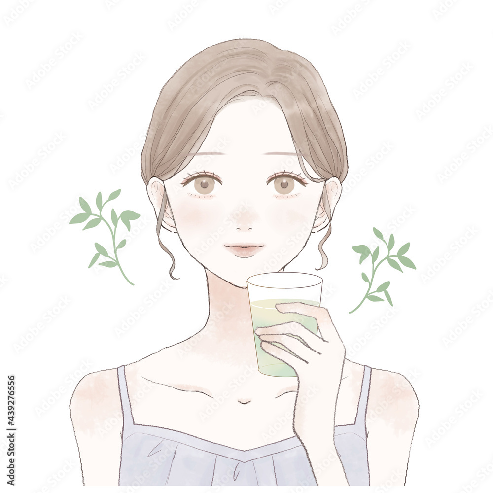 冷たいお茶を飲む女性 冷たいお茶を飲む女性