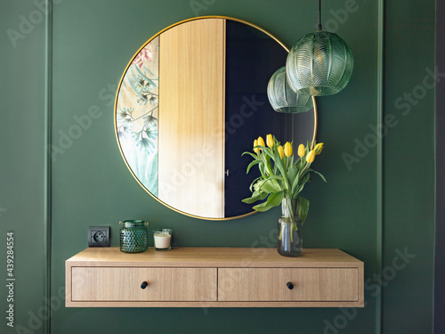 Billede på lærred Dressing table with elegant round mirror. Home staging