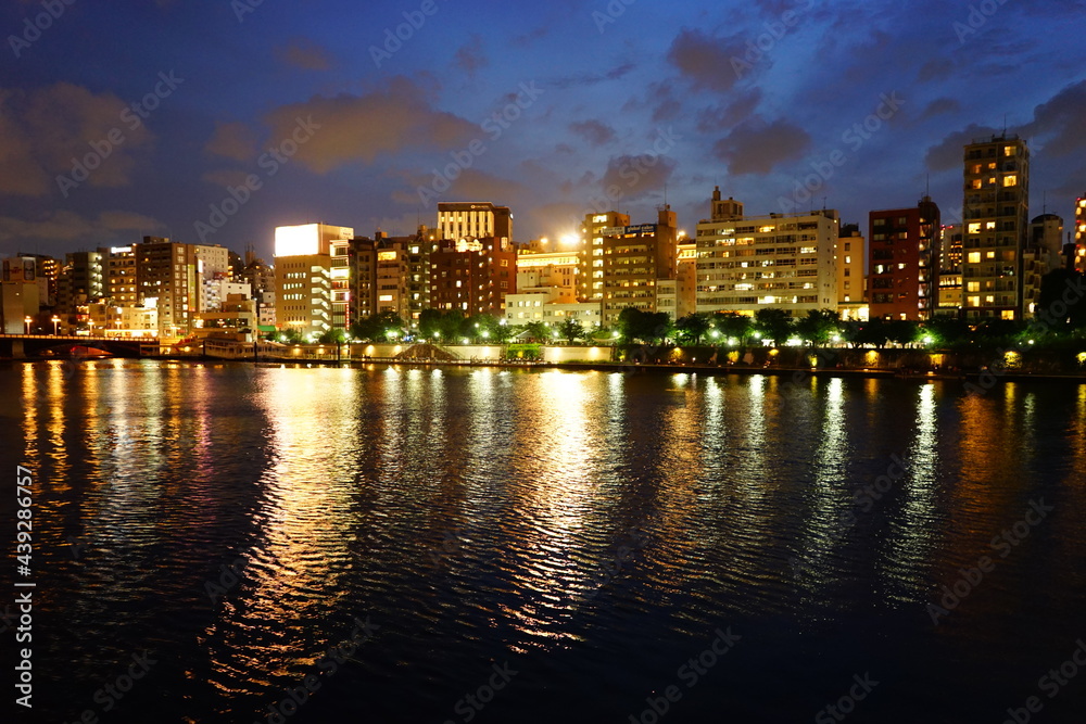 Cityscape of Sumidagawa river at night in Tokyo, Japan - 日本 東京都 隅田川 夜景	