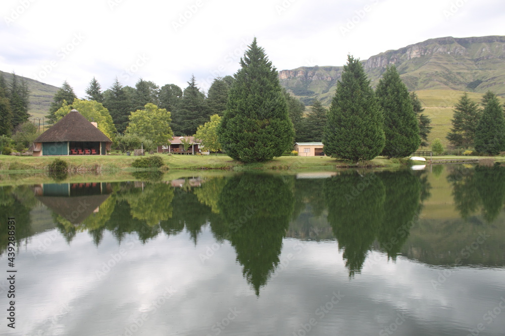 Fototapeta premium Kamberg, Berg, Drakensberg, KwaZulu Natal, South Africa, berg lake and mountains, Dondini