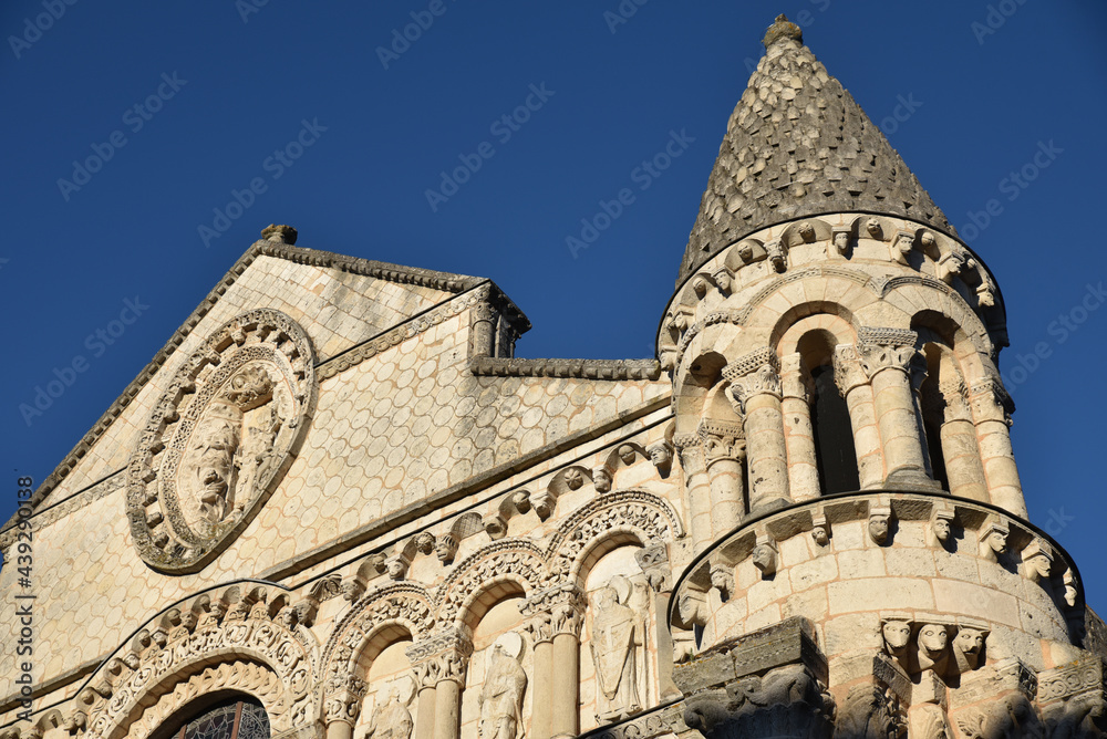Tour romane de Notre-Dame la Grande à Poitiers, Fran