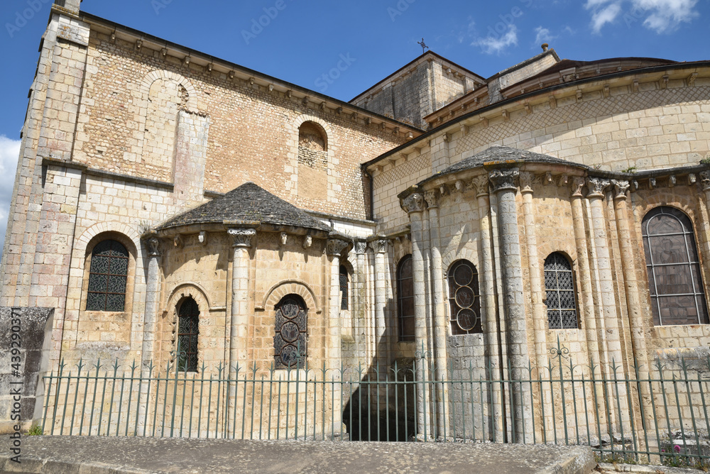 Eglise romane Saint-Hilaire à Poitiers, France