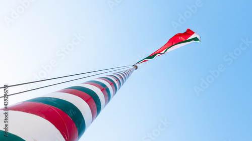 Photographie The Hungarian flag on tricolor pole.