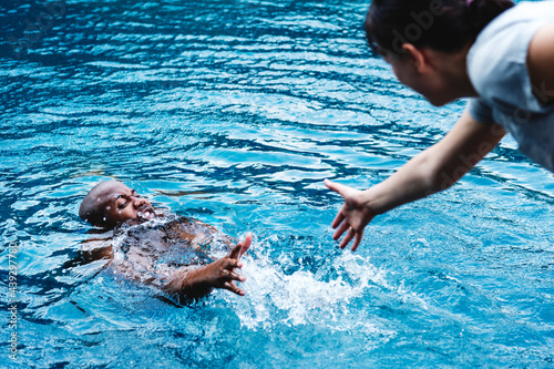 Принти на полотні Man being rescued from the water