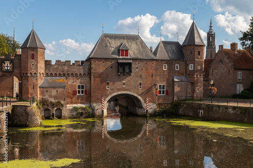Tableau sur toile Historic Land- and watergate the Koppelpoort in Amersfoort; the Netherlands