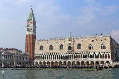 The bell tower of San Marco and the Palazzo Ducale seen from the Grand Canal during a boat trip. © Daniele