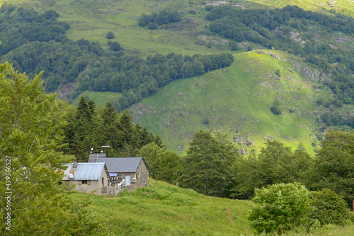 Casita en los Pirineos franceses. Cabaña en una ladera del Pirineo francés, en las cercanías de Borce. photo