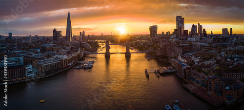 Canvas Print Panoramic aerial view to the modern skyline of London with the Tower Bridgedurin