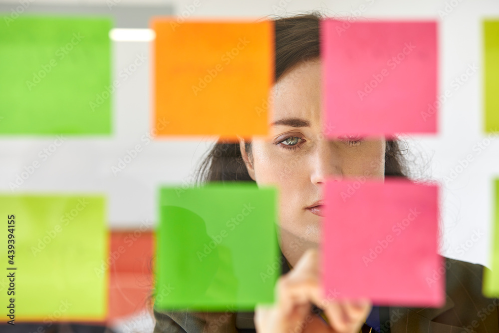 © ALTO IMAGES/Stocksy - Entrepreneur in the office © ALTO IMAGES/Stocksy - Entrepreneur in the office