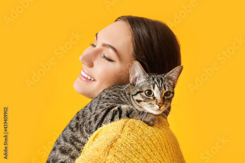 Young woman with cute cat o...
