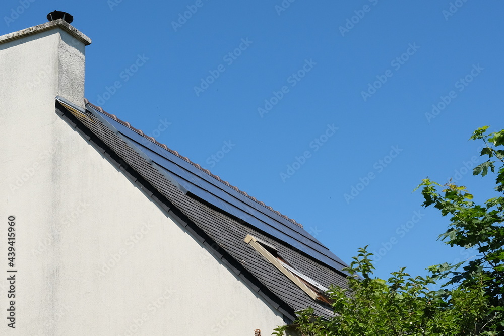 Toiture avec panneaux solaires