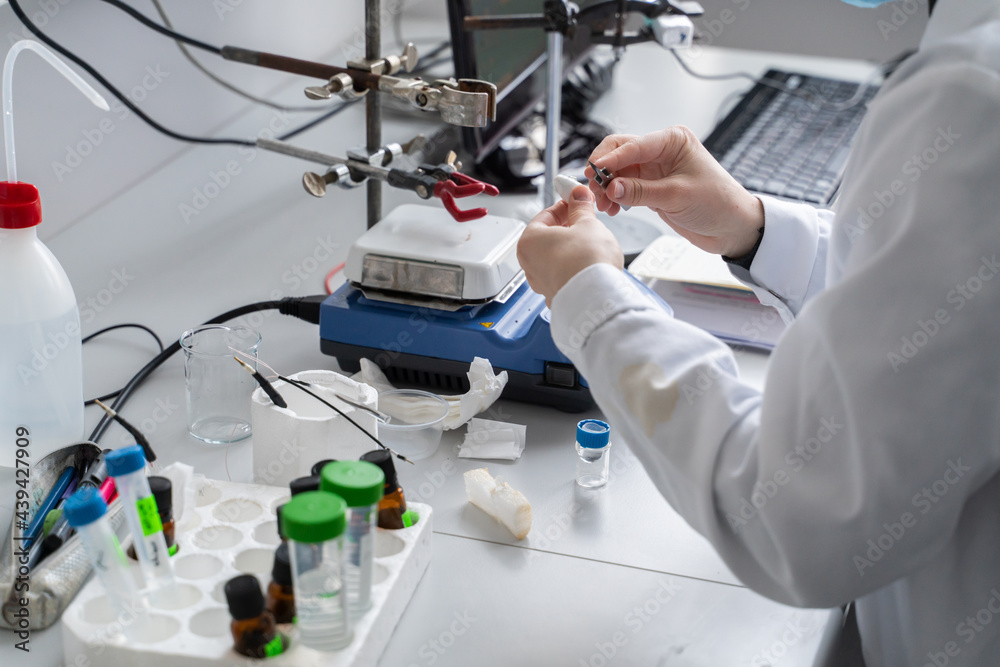 © Hernandez & Sorokina/Stocksy - Anonymous Researcher in Laboratory © Hernandez & Sorokina/Stocksy - Anonymous Researcher in Laboratory