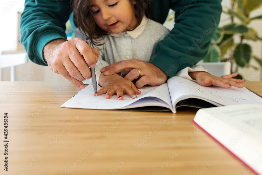 Father With her daughter making a drawing
Father With her daughter making a drawing