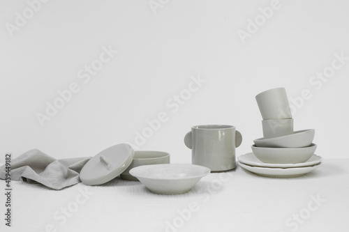 A white style group of dinnerware set of cermaic