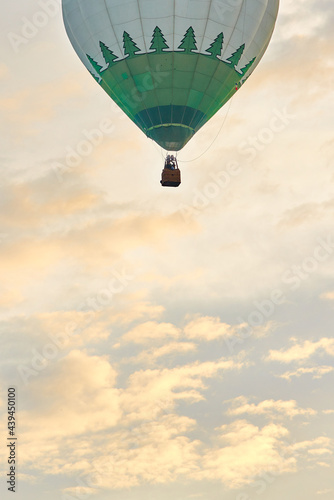 Balloon: Hot air balloon