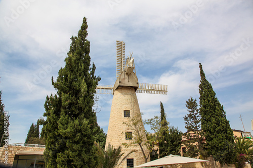 Canvas Print White Montefiore windmill near the Old City of Jerusalem