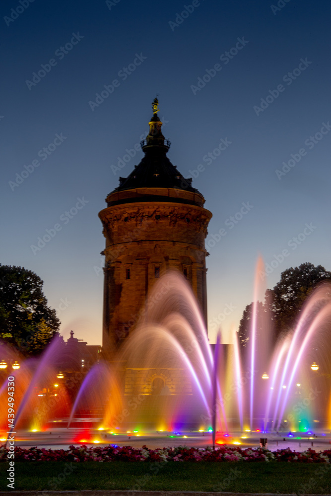 Mannheim Wasserturm am Abend