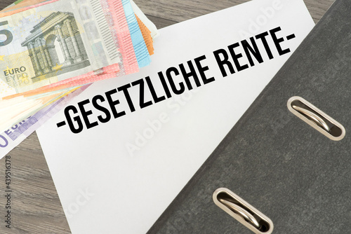 Euro Geldscheine und die gesetzliche Rente photo