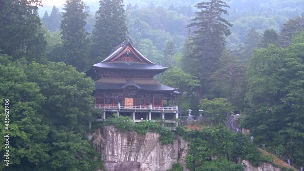 早朝の福満虚空蔵尊円蔵寺(福島県・柳津町) 早朝の福満虚空蔵尊円蔵寺(福島県・柳津町)