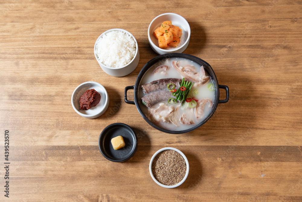 진하고 맛있는 순대국 진하고 맛있는 순대국