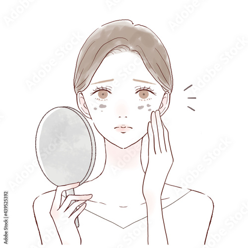 顔のシミに悩む女性