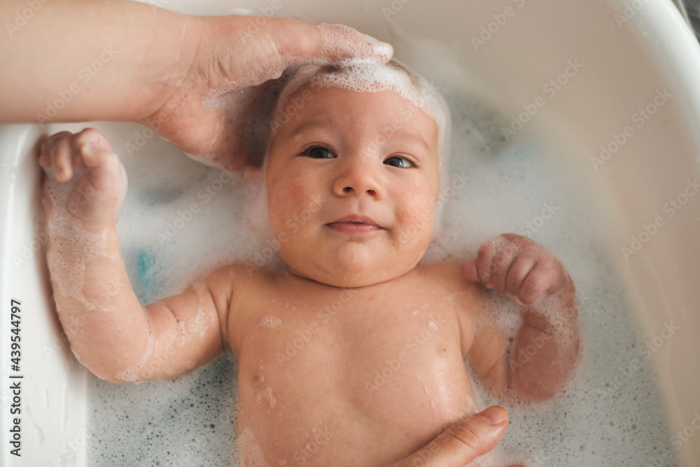 Washing Baby's Head Washing Baby's Head