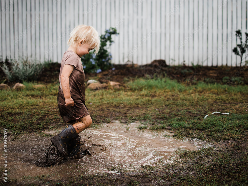 © Samantha Gehrmann/Stocksy - Female toddler splashing in mud puddle © Samantha Gehrmann/Stocksy - Female toddler splashing in mud puddle