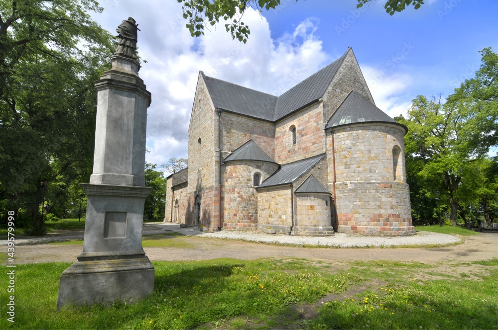 Fototapeta premium Kolegiata św. Piotra i Pawła oraz Narodzenia NMP w Kruszwicy.