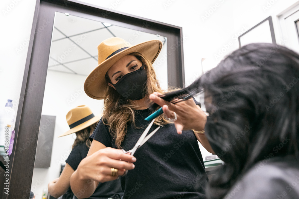 Style: Stylist Wearing Face Mask Trims Customer's Hair With Scis Style: Stylist Wearing Face Mask Trims Customer's Hair With Scis