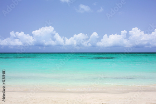 Fototapeta Naklejka Na Ścianę i Meble -  Rest in Varadero. Wonderful Caribbean Sea