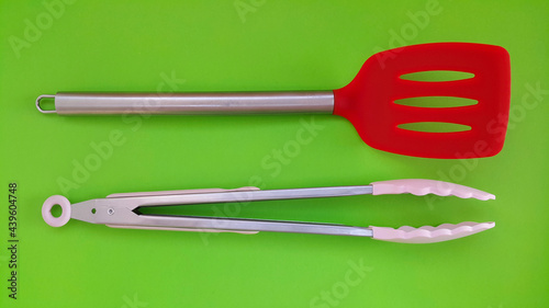 Trudeau tongs. The tongs are ideal for use in the kitchen or for a barbecue. Silicone red Slotted Spatula, Non Stick Solid Kitchen Turner, High Heat Resistant BPA Free Cooking Utensils for Fish, Eggs
