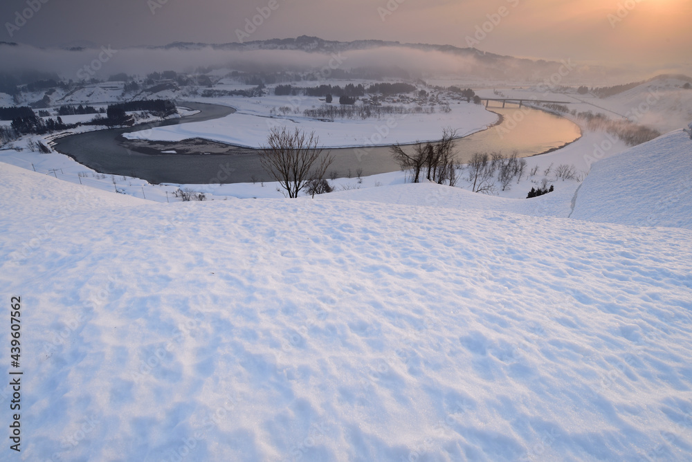 冬景色の信濃川