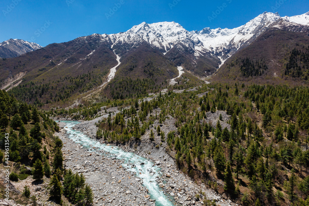 Obraz premium Baspa river in Himalayas