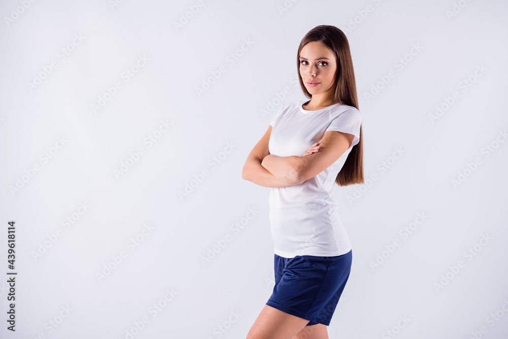 Portrait of her she nice-looking attractive lovely pretty content sportive serious straight-haired girl folded arms isolated on light white gray pastel color background Portrait of her she nice-looking attractive lovely pretty content sportive serious straight-haired girl folded arms isolated on light white gray pastel color background