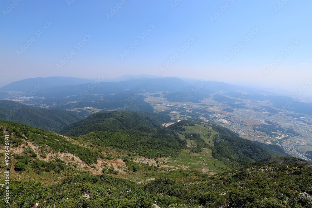 Naklejka premium 初夏の伊吹山山頂